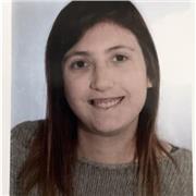 Insegnante impartisce lezioni di spagnolo a coloro che vogliono migliorare o imparare lo spagnolo